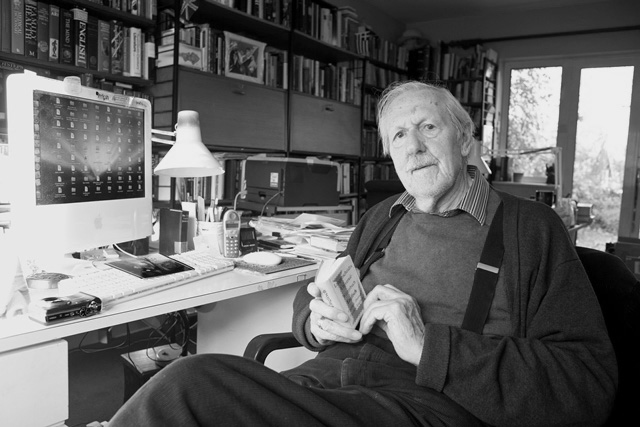 brian-aldiss-in-study-by-wendy-aldiss1390-3